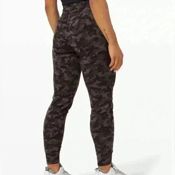 Lululemon camo joggers size 2 - Picture 1 of 6